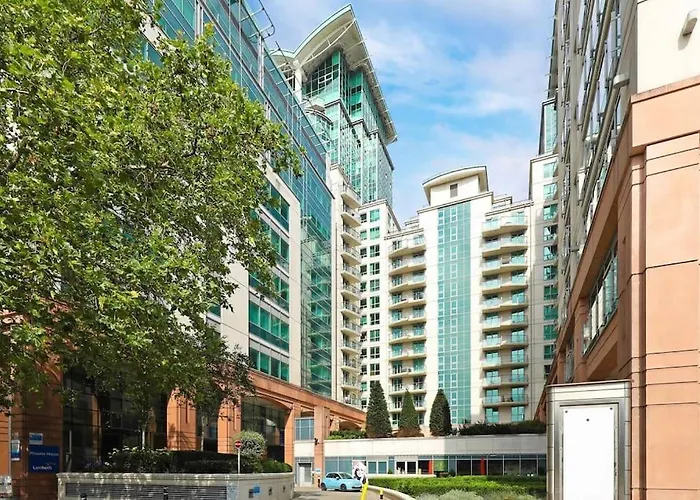 Stunning 2 Bed Thames River View - Central London